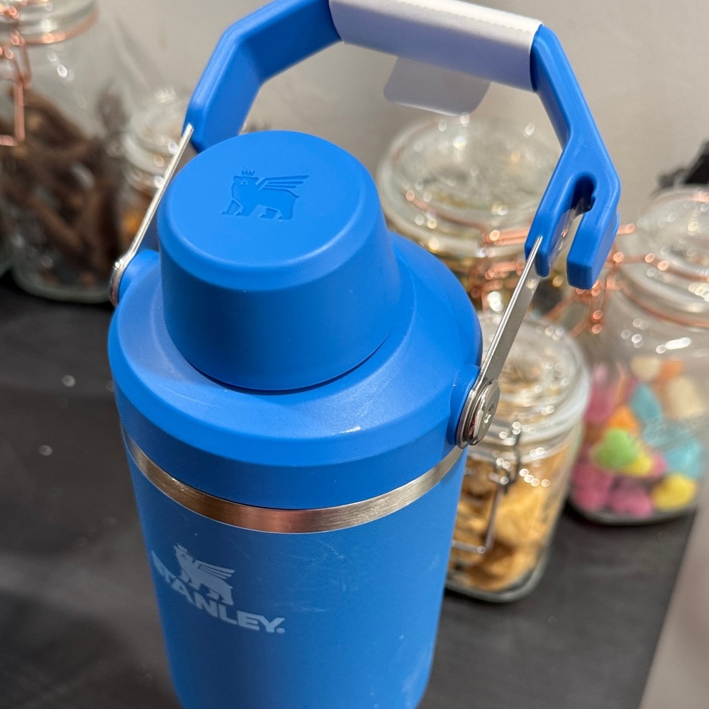 30oz azure color Stanley fast flow tumbler - Picture 3 of 3